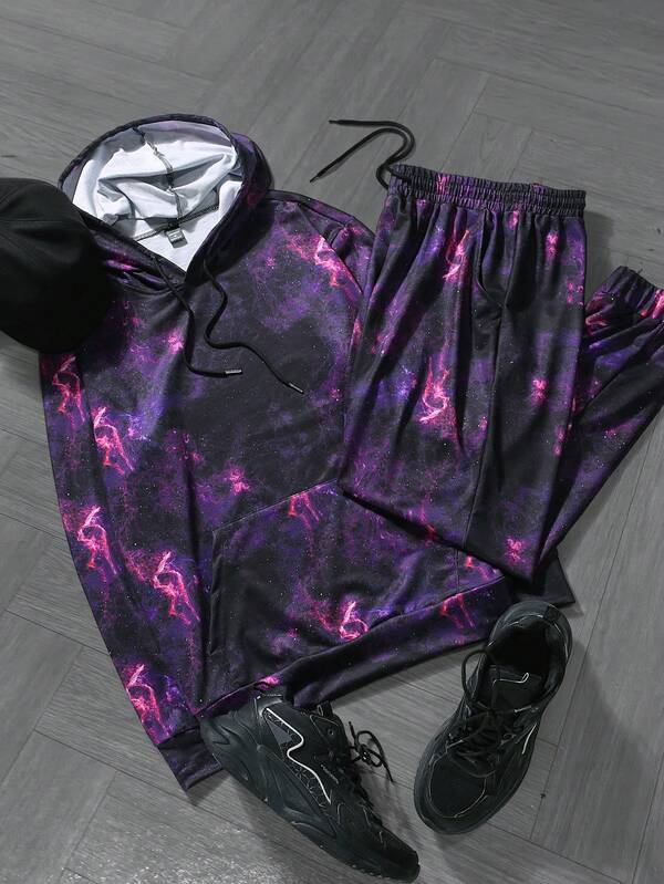 Conjunto Moletom Com Capuz Estampado e Calça Estampada