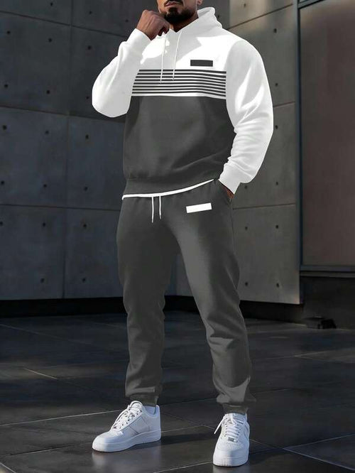 Conjunto Moletom Com Capuz Estampado e Calça Com Cordão