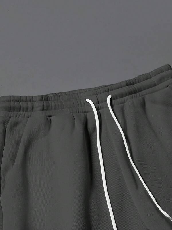 Conjunto Moletom Com Capuz Estampado e Calça Com Cordão