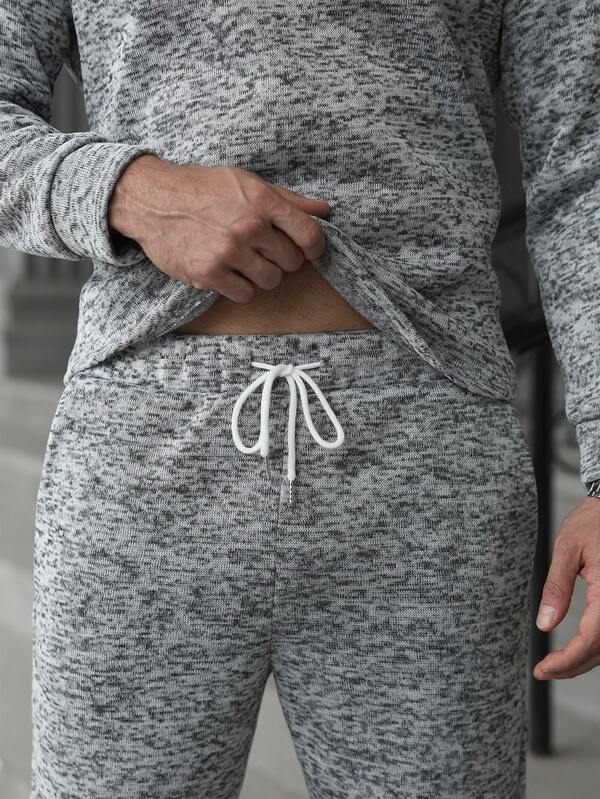 Conjunto Moletom Com Capuz Texturizado e Calça Com Punho