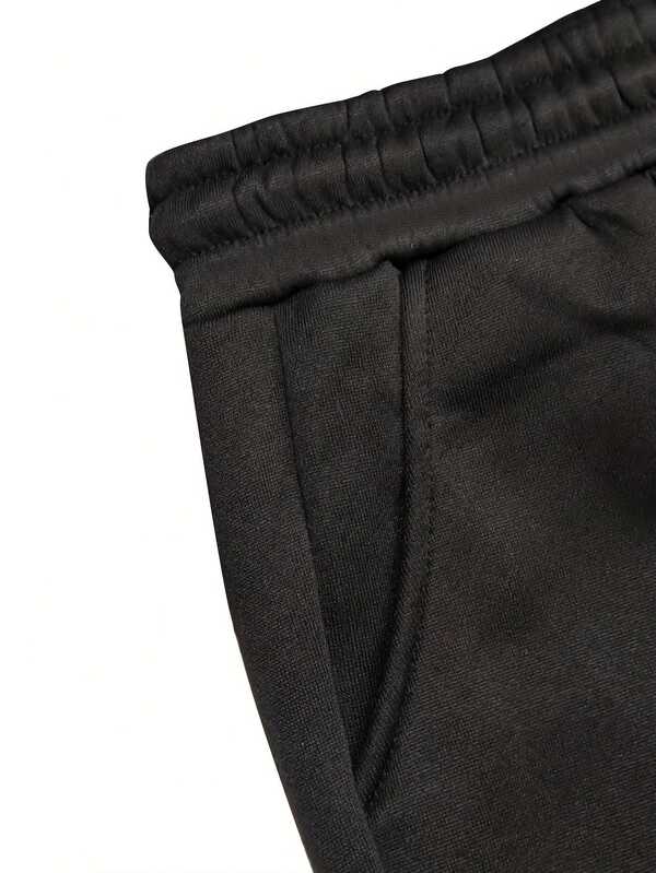 Conjunto Moletom Com Capuz e Calça Com Cordão Patch