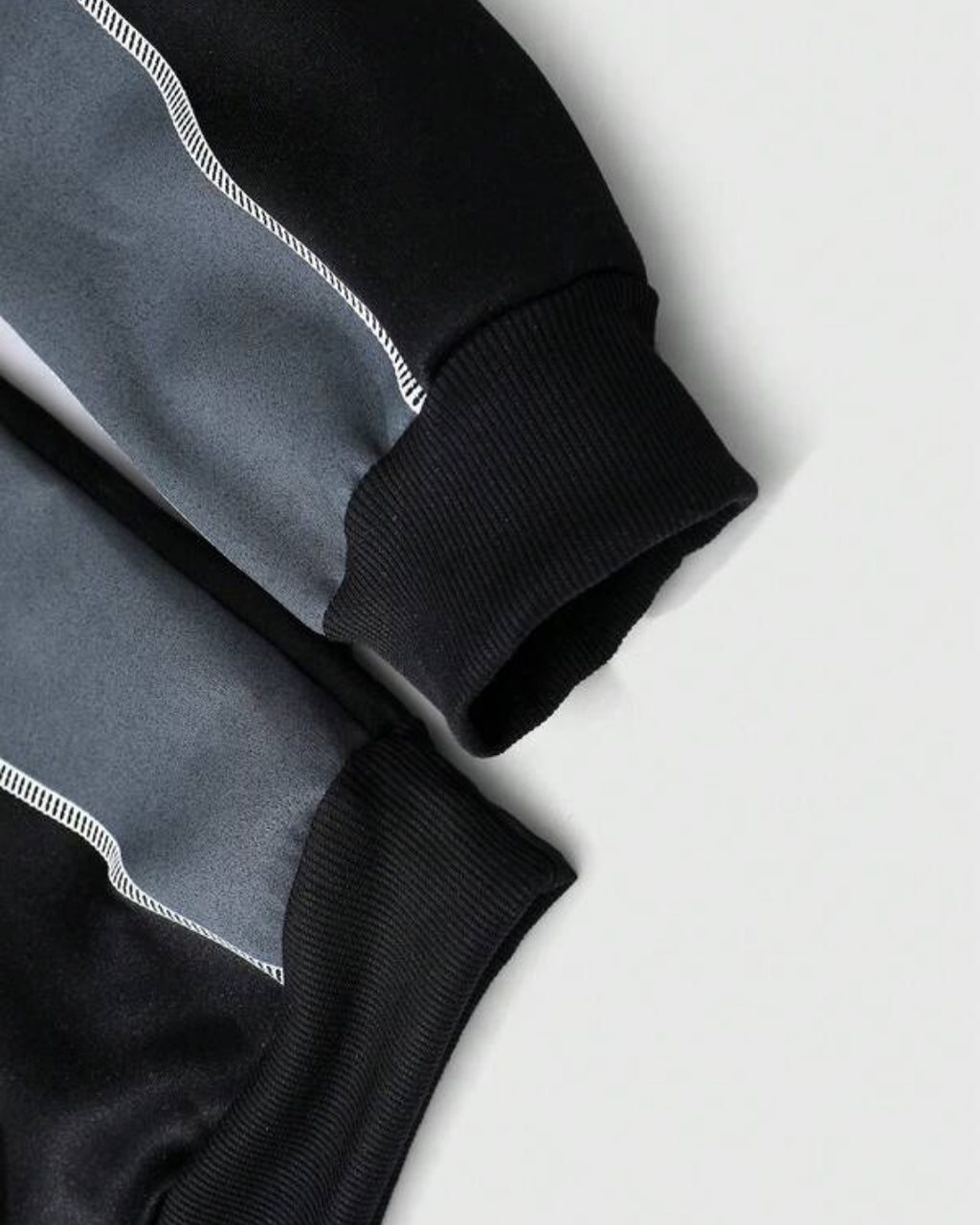 Conjunto Moletom Com Capuz e Calça Com Cordão Com Punho